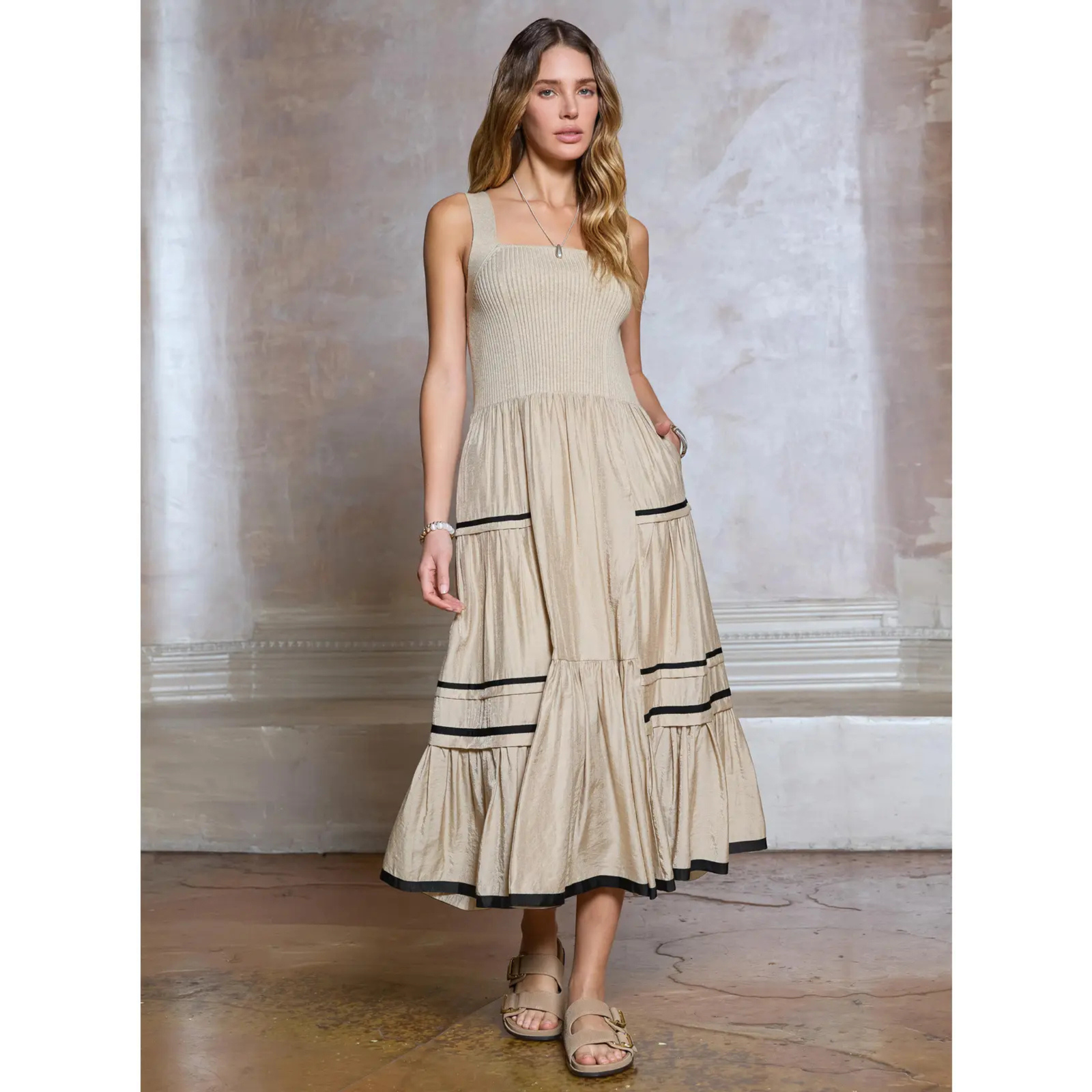 Contrast Detail Tiered Midi Dress