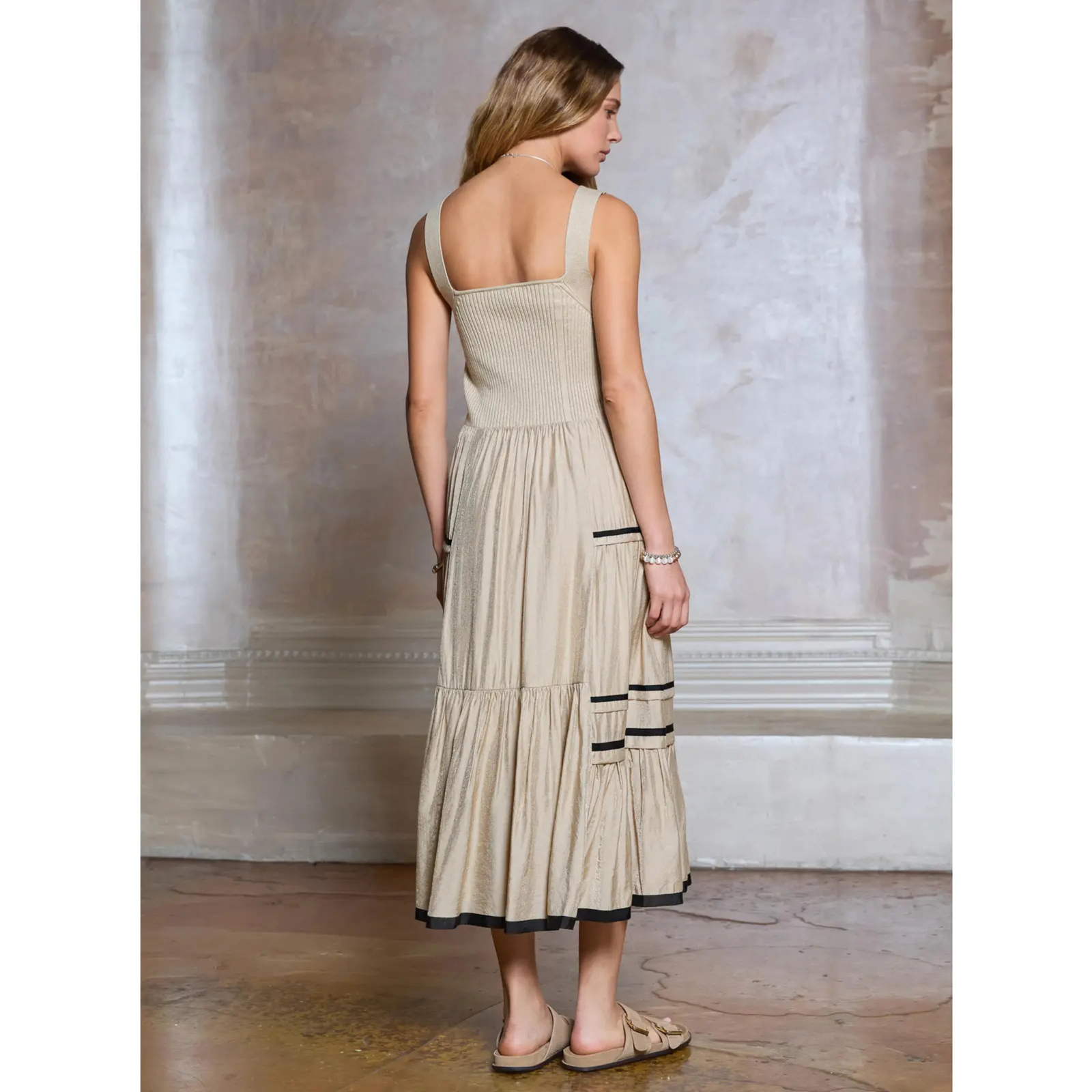 Contrast Detail Tiered Midi Dress