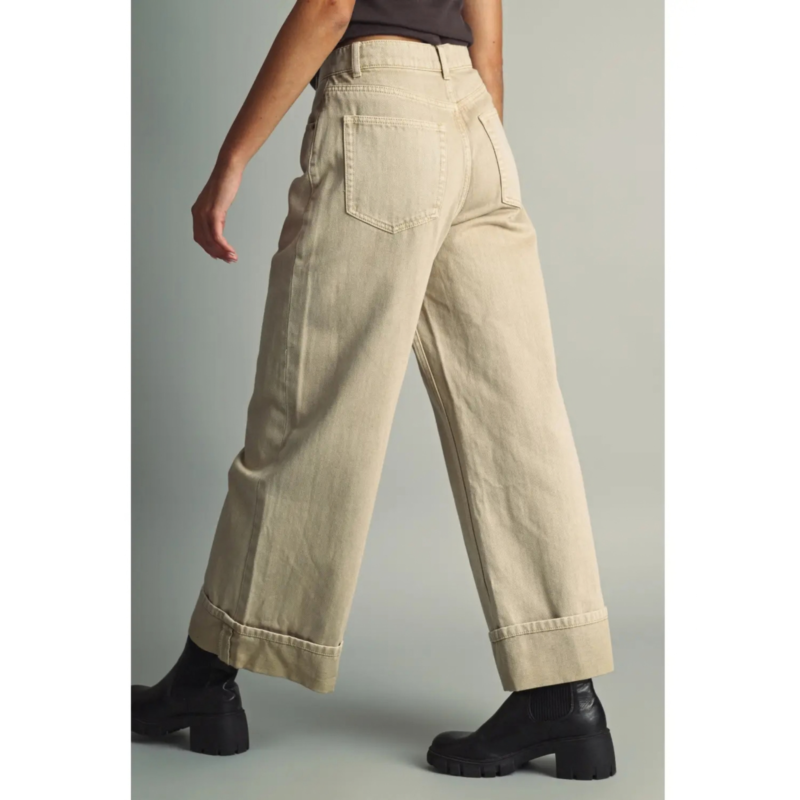 Wide Cuffed Denim Pants with A Vintage Washed