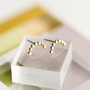 Hammered Dot Arch Stud Earrings in Gold