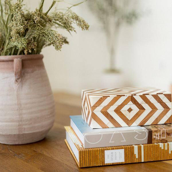 The Finer Things： Timeless Furniture. CurioCollective-